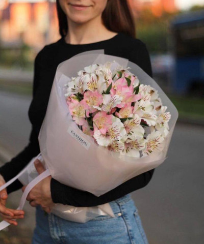 7 бело-розовых альстромерии №9823