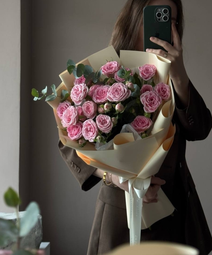 3 розовые кустовые розы Мадам Софи №5263