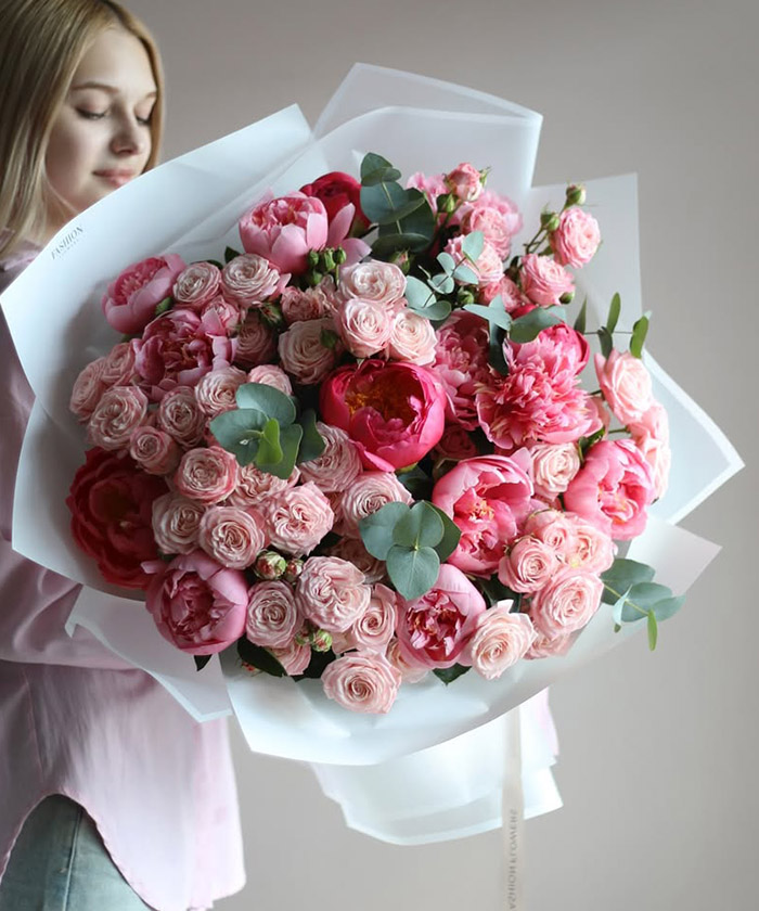 Пионы и кустовые розы мадам Бомбастик №4797