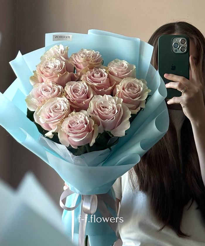 11 нежно-розовых роз Пинк Мондиаль №2881