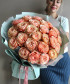25 персиковых роз Кахала №4792
