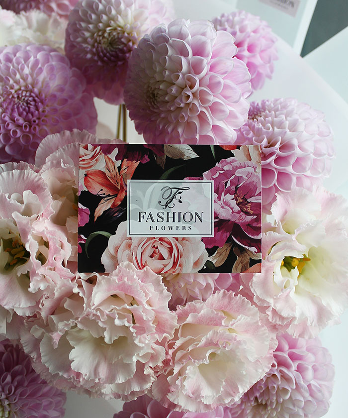 Фирменная открытка FASHION FLOWERS